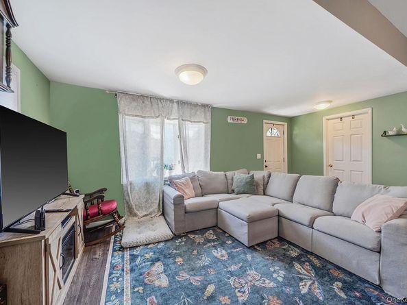 1406 Coates Avenue, Holbrook NY 11741