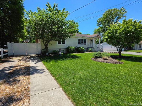 214 Pleasant Street, Ronkonkoma NY 11779