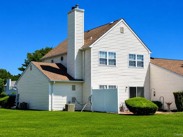 6 Dove Path, Coram NY 11727