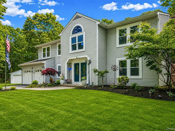 2 Barbara Anne Street, Manorville NY 11949