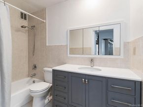 7-25 166 Street 6A, Beechhurst NY 11357