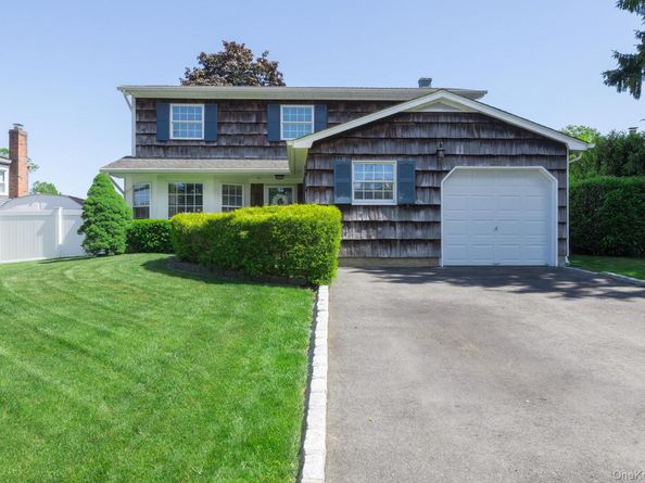 29 Beaumont Lane, Lake Grove NY 11755