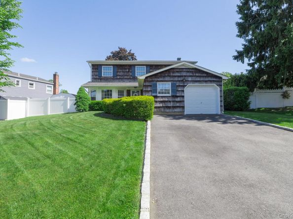 29 Beaumont Lane, Lake Grove NY 11755