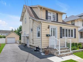 18 W Melrose Street, Valley Stream NY 11580