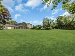 2 Eton Court, Plainview NY 11803