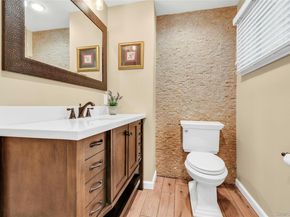 2 Eton Court, Plainview NY 11803