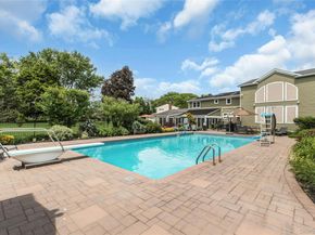 2 Eton Court, Plainview NY 11803