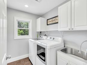 2 Eton Court, Plainview NY 11803