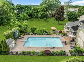 2 Eton Court, Plainview NY 11803