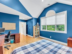 2 Eton Court, Plainview NY 11803