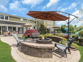 2 Eton Court, Plainview NY 11803