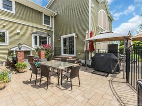 2 Eton Court, Plainview NY 11803