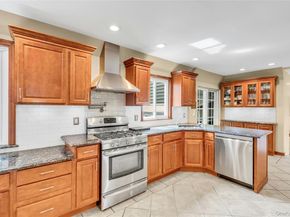2 Eton Court, Plainview NY 11803