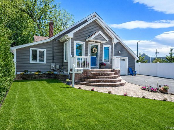 590 S 7th Street, Lindenhurst NY 11757