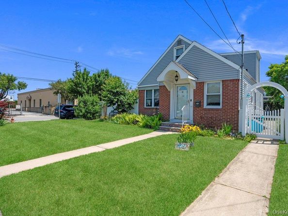 149 Arlington Street, Mineola NY 11501