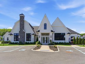 102 Three Ponds Lane E, Woodbury NY 11797