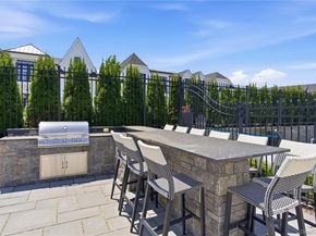 102 Three Ponds Lane E, Woodbury NY 11797