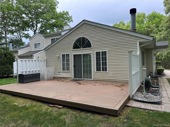89 Rabbit Run, Manorville NY 11949
