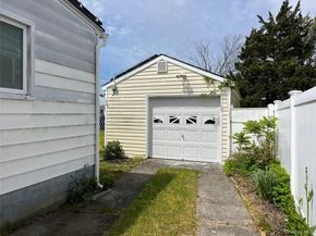 84 Boylan Lane, Blue Point NY 11715