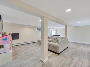 83 E End Avenue, Hicksville NY 11801