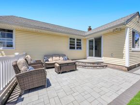 83 E End Avenue, Hicksville NY 11801