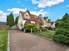 31 Roosevelt Avenue, Hicksville NY 11801