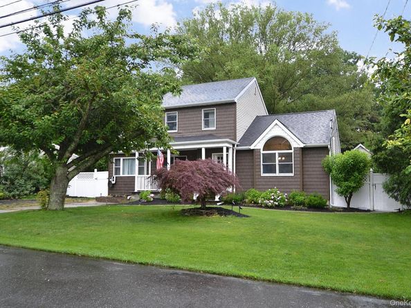 19 Fountain Road, Rocky Point NY 11778