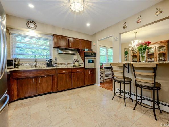 12 Northern Parkway E, Plainview NY 11803
