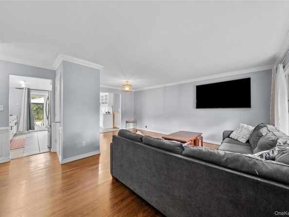 12 Donna Lane, Commack NY 11725