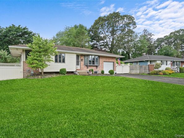 12 Donna Lane, Commack NY 11725