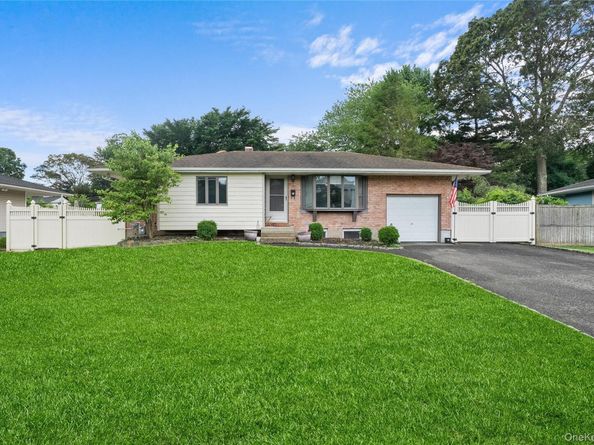 12 Donna Lane, Commack NY 11725
