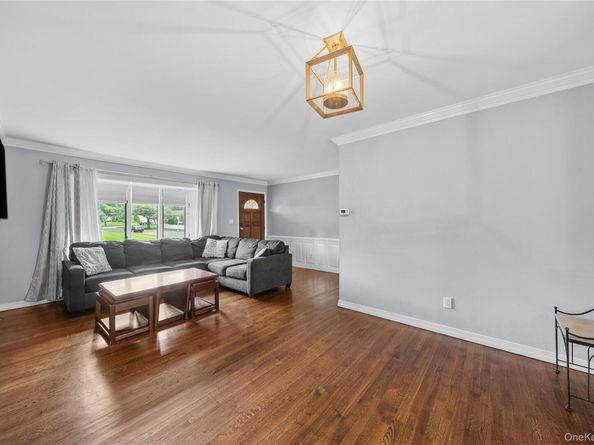 12 Donna Lane, Commack NY 11725