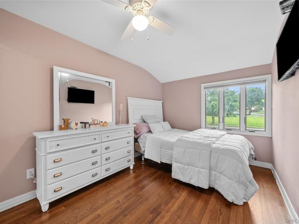 12 Donna Lane, Commack NY 11725