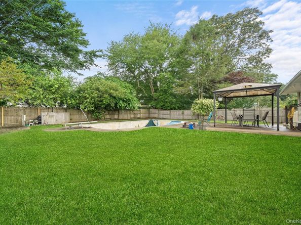 12 Donna Lane, Commack NY 11725