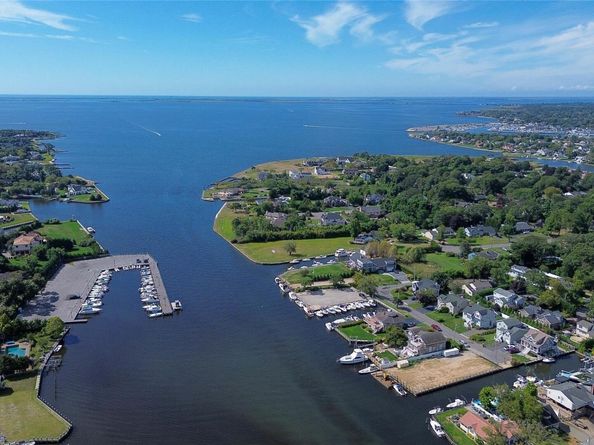 52 Marvin Lane, Islip NY 11751