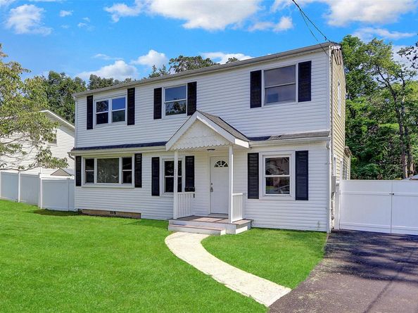 300 Prairie Drive, North Babylon NY 11703