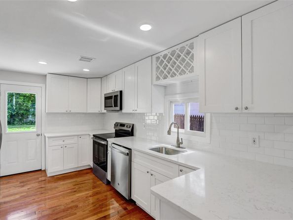 300 Prairie Drive, North Babylon NY 11703
