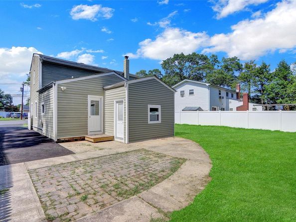 300 Prairie Drive, North Babylon NY 11703