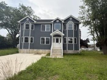 214 Forest Rd