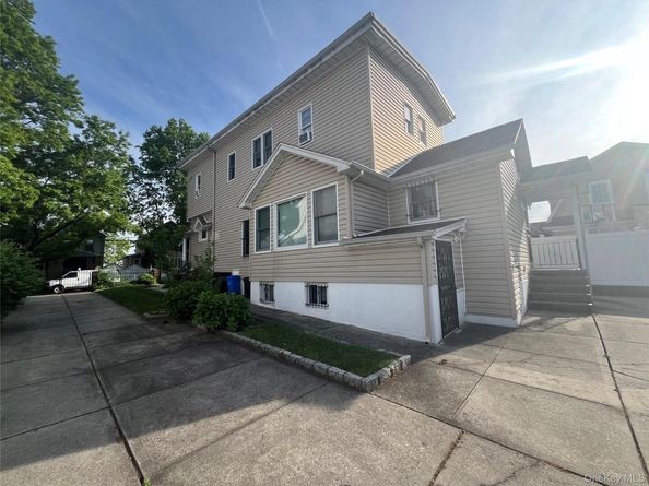 148-11 10th Avenue, Whitestone NY 11357