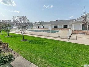 61 Primrose Lane 61, North Babylon NY 11703