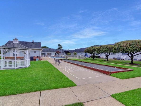 61 Primrose Lane 61, North Babylon NY 11703
