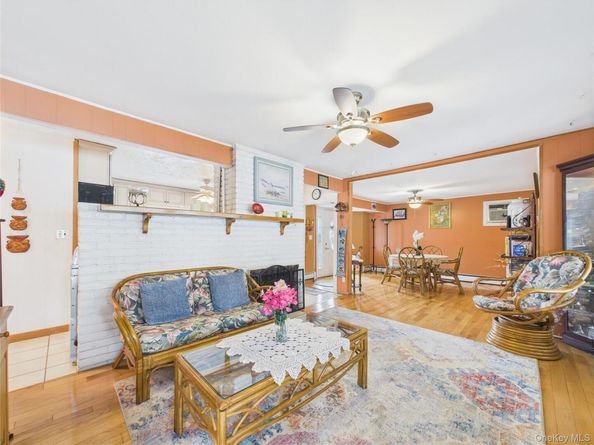 9 Pewter Lane, Hicksville NY 11801