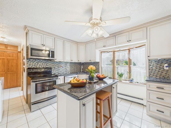 9 Pewter Lane, Hicksville NY 11801