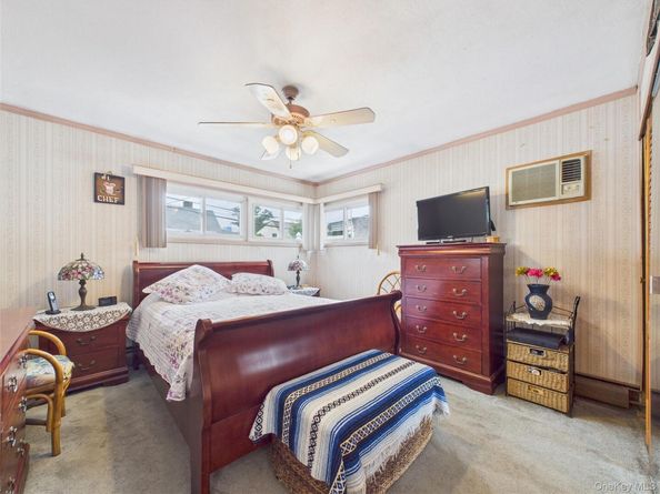 9 Pewter Lane, Hicksville NY 11801