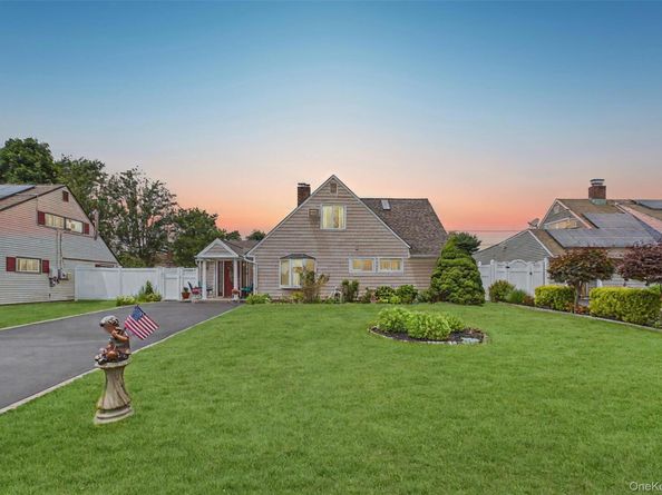 9 Pewter Lane, Hicksville NY 11801