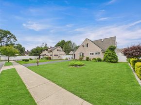 9 Pewter Lane, Hicksville NY 11801