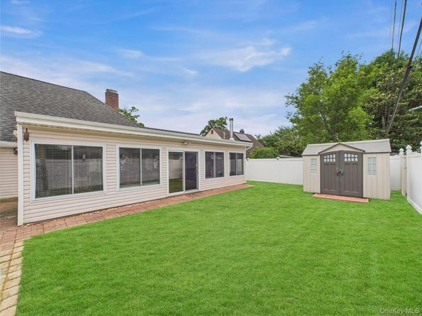 9 Pewter Lane, Hicksville NY 11801