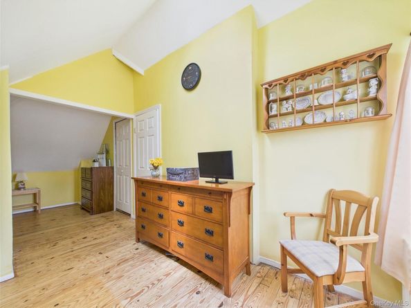 9 Pewter Lane, Hicksville NY 11801