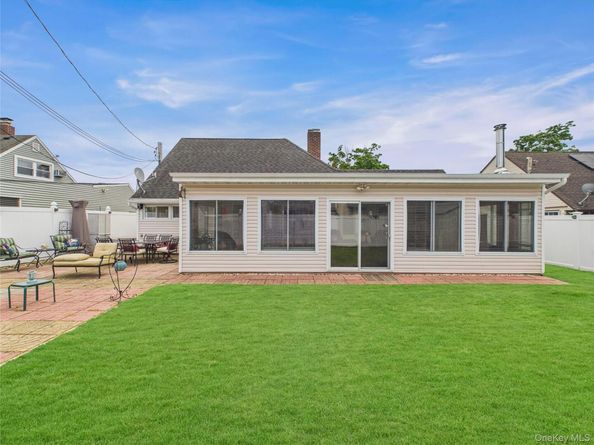 9 Pewter Lane, Hicksville NY 11801